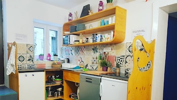 El hospedaje incluye acceso a cocina equipada, lavandería, conexión a internet y bicicletas para desplazarse por la isla (Worldpackers)