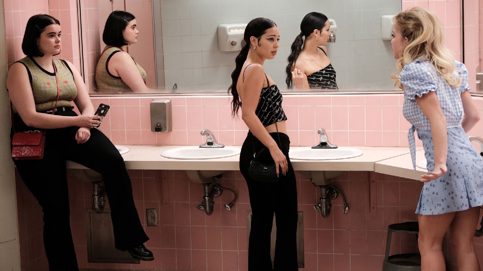 Se especula sobre el uso de Ozempic en la transformación corporal de Barbie Ferreira, aunque la estrella no ha confirmado ni desmentido esta información (HBO)