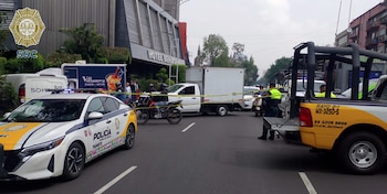 Manifestantes bloquearon en ambos sentidos la Avenida Cuauhtémoc, entre Dr. Márquez y Chiapas (X@OVIALCDMX)