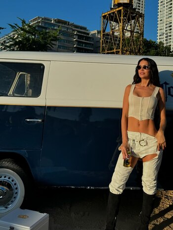 Zaira Nara lució un look