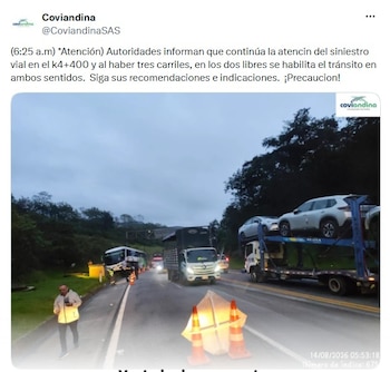 La movilidad en la vía al Llano registró nuevas complicaciones tras un accidente en el corredor Villavicencio–Bogotá, a la altura del peaje Boquerón, donde un bus intermunicipal chocó contra un tractocamión - crédito @CoviandinaSAS/X