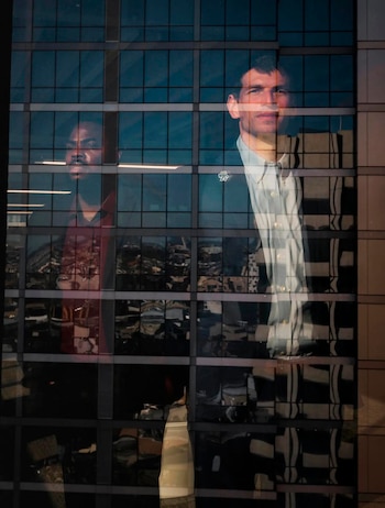 David Fajgenbaum, a la derecha,