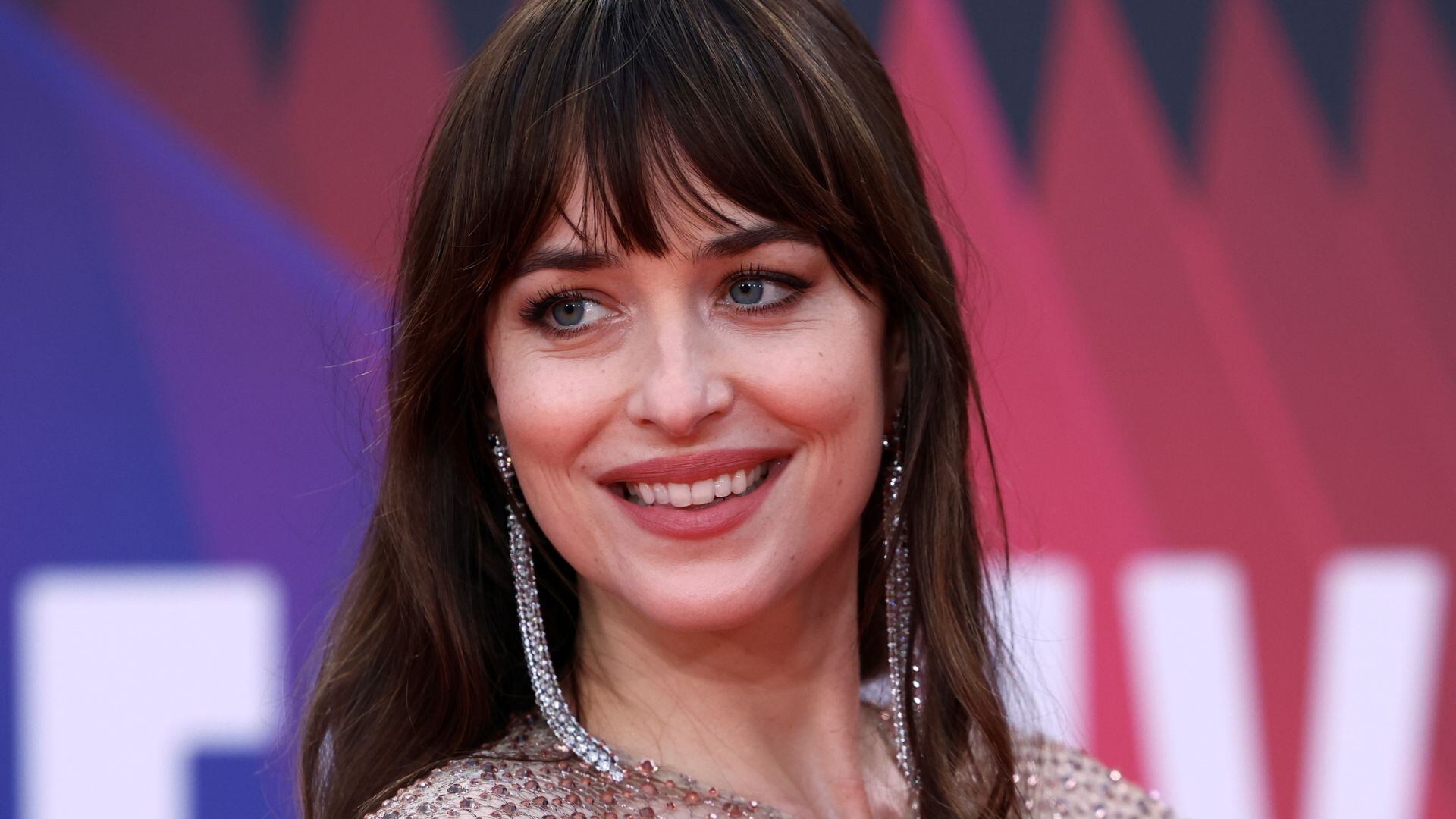 Dakota Johnson prioriza el sueño y afirma que puede dormir hasta 14 horas seguidas (Reuters)