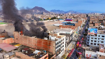 Bomberos controlan gran incendio en