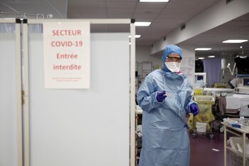 Varios países de Europa empiezan a ver una disminución de casos y muertes por coronavirus (REUTERS/Benoit Tessier)