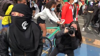 Periodista denuncia que mujeres manifestantes