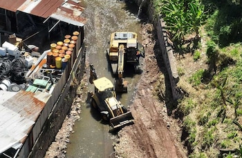 La Alcaldía capitalina reportó 101 incidencias atendidas durante la alerta verde. Equipos municipales realizaron labores de limpieza y dragado en distintos sectores. (Foto: AMDC)