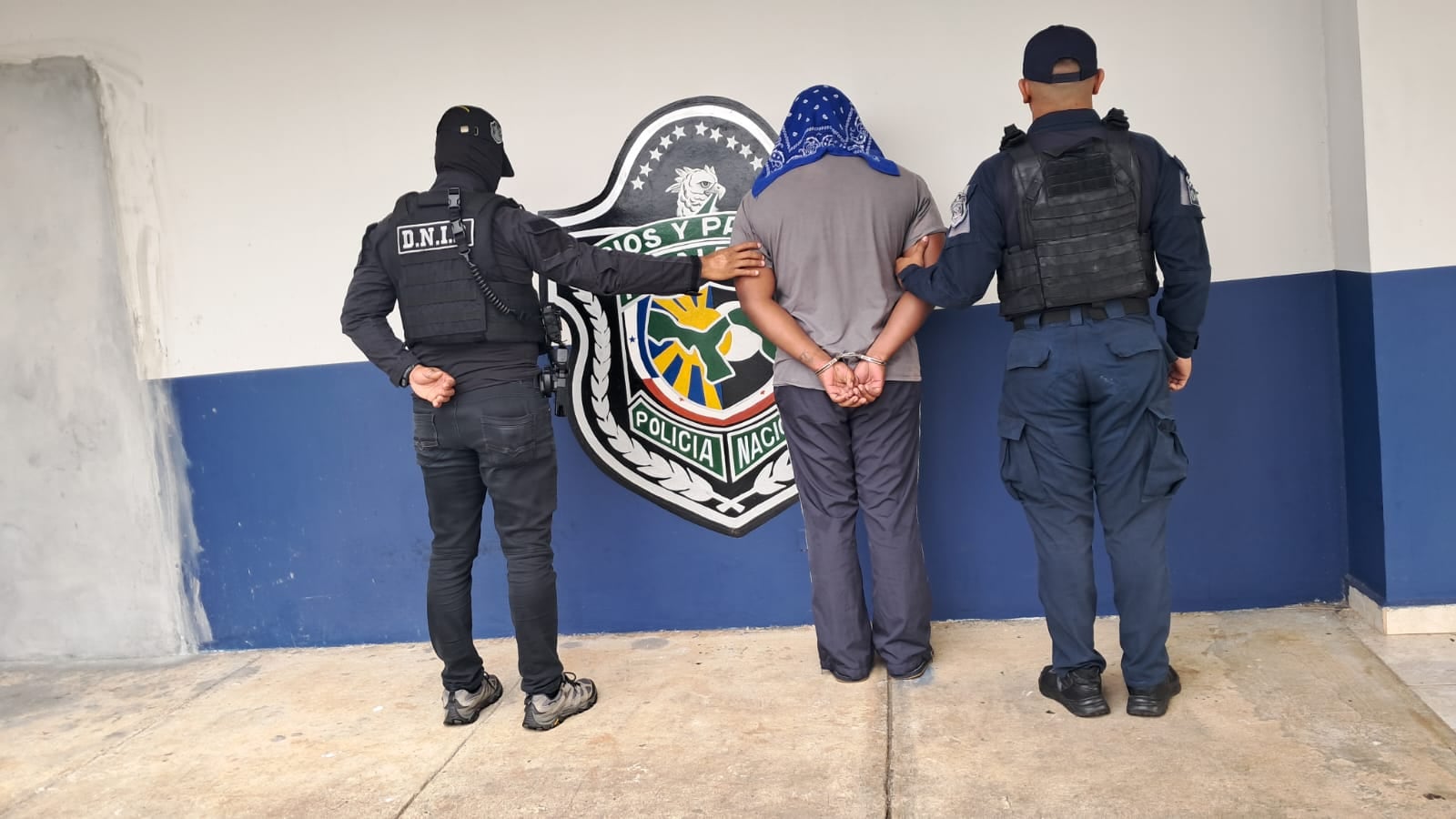 Diligencias de allanamiento en Nuevo Emperador, Arraiján, permitieron la aprehensión de un ciudadano panameño investigado por delitos sexuales contra al menos siete víctimas menores. Tomada de la Policía Nacional