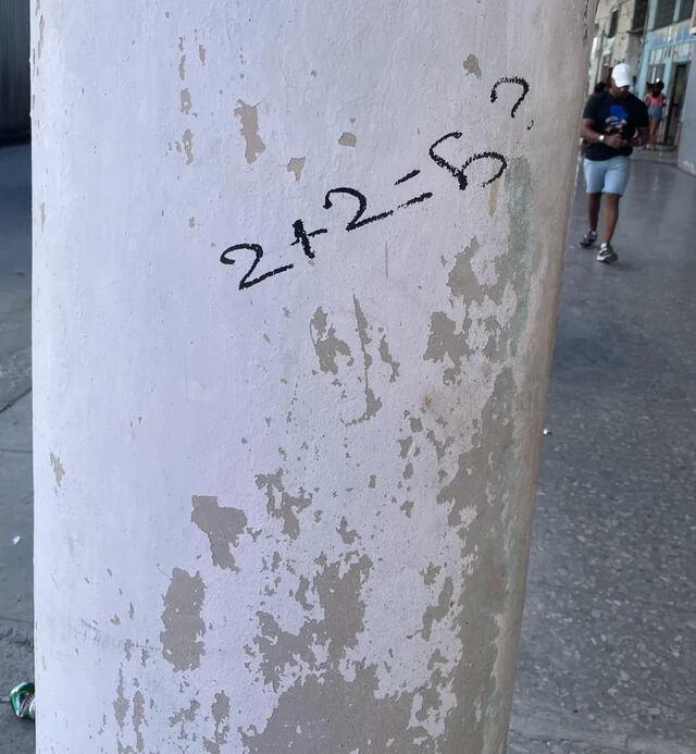 La frase “2+2=5” no alude a las matemáticas, sino a la distancia entre la vida cotidiana en Cuba y la versión oficial de determinados acontecimientos. (Imagen de cortesía)
