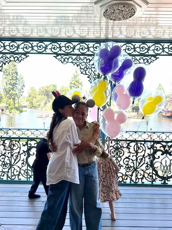 Los duques de Sussex, Harry y Meghan, en Disneyland con sus hijos. (Instagram @meghan)