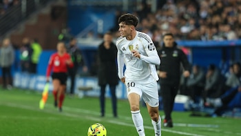 El defensa Víctor Valdepeñas sale del Real Madrid rumbo a la Fiorentina