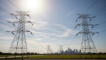 EE. UU. activa una orden de emergencia eléctrica en 17 estados por calor extremo y crece el riesgo de apagones masivos