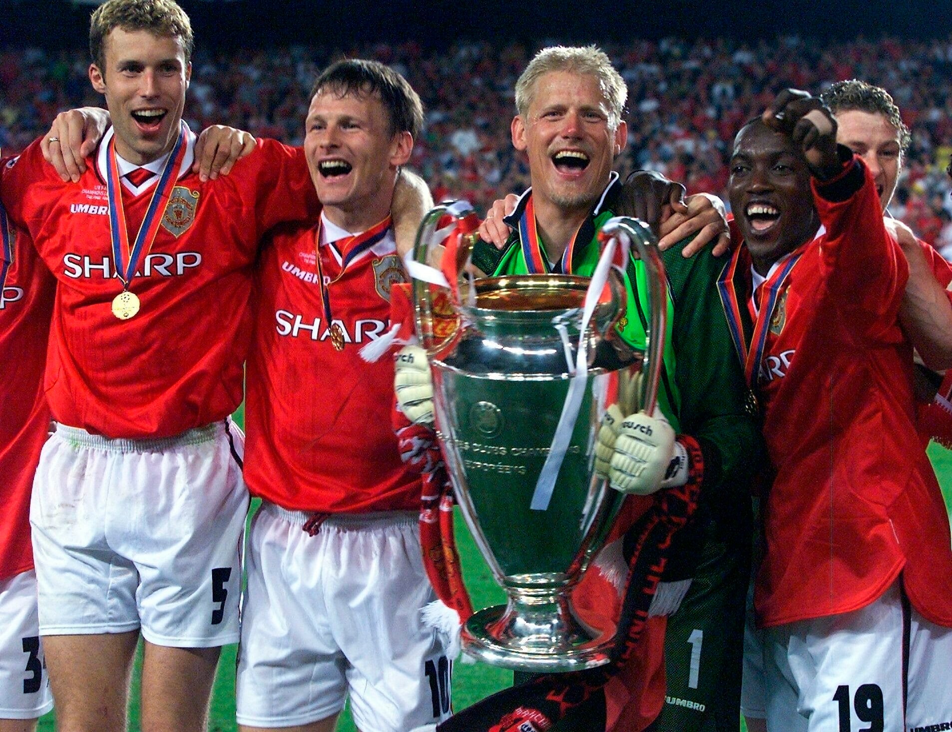 Schmeichel resalta que recuperar la competitividad europea del Manchester United requiere combinar juventud con la llegada de futbolistas experimentados (EFE/ANDREU DALMAU)