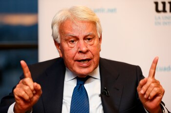 En la imagen, el ex presidente del gobierno español, Felipe González (EFE/José Jácome/Archivo)