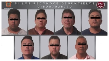 Estos cuatro servidores públicos fueron identificados como Arturo “N”, de 50 años; Jhorman “N”, de 30 años; Fernando “N”, y Jesús “N”, ambos de 31 años, así como los civiles Cuauhtémoc “N”, de 53 años; Mauricio “N”, de 20 años, y Óscar “N”, de 31 años de edad Foto: FGJ