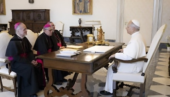 Papa León XIV recibió a los obispos nicaragüenses desterrados Carlos Herrera, presidente de la Conferencia Episcopal de Nicaragua; al obispo auxiliar de Managua Silvio José Báez e Isidoro Mora, obispo de la Diócesis de Siuna en agosto de 2025. (Foto: Vatican Media)