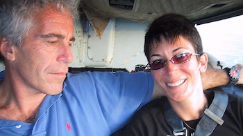 Ghislaine Maxwell ofrece a Trump