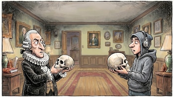 Ilustración de un hombre vestido a la antigua y un joven con sudadera y auriculares, cada uno sosteniendo una calavera. Están en una habitación con cuadros y muebles.
