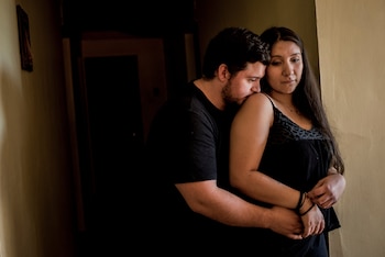 Melanie Riffo, de 20 años, y su novio Cristóbal Cabezas, de 22, se enteraron que esperaban un bebé cuando Riffo tomaba anticonceptivos que luego fueron retirados. (Tomas Munita/The New York Times)