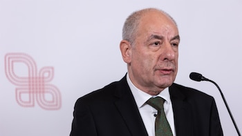 Siete jueces del Constitucional se recusan y frenan el debate de la destitución del presidente en Hungría