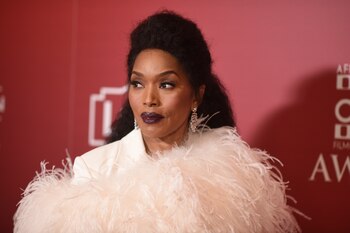 Angela Bassett llega a los
