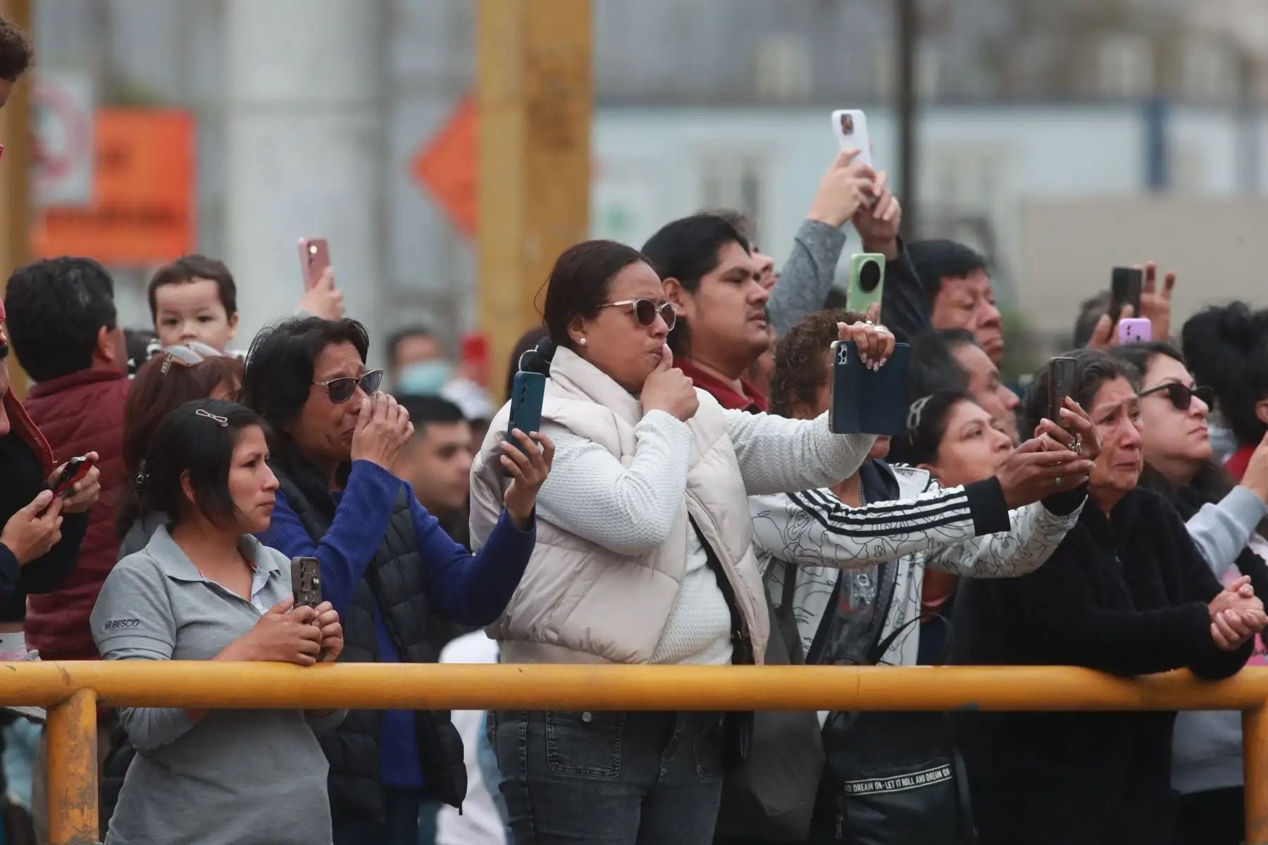 En Sáenz Peña con República de Panamá, el Señor de los Milagros se encontró con la imagen de la Virgen del Carmen, patrona del Callao, en un emotivo acto de hermandad. | Agencia Andina