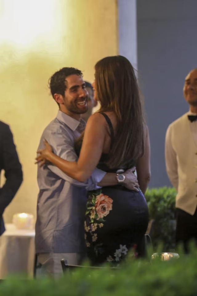 Sofía Vergara y Douglas Chabbott arrivaron a un restaurante exclusivo en Roma, para departir con amigos - crédito The Grosby Group