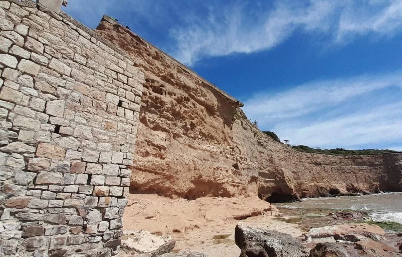 En la zona sur de Mar del Plata los acantilados superan los 25 metros de altura