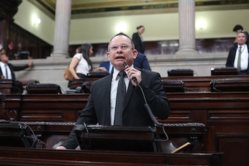 El gobierno de Bernardo Arévalo intentó frenar la simultaneidad de las interpelaciones con un recurso ante la Corte de Constitucionalidad para evitar que afectaran al Ejecutivo.