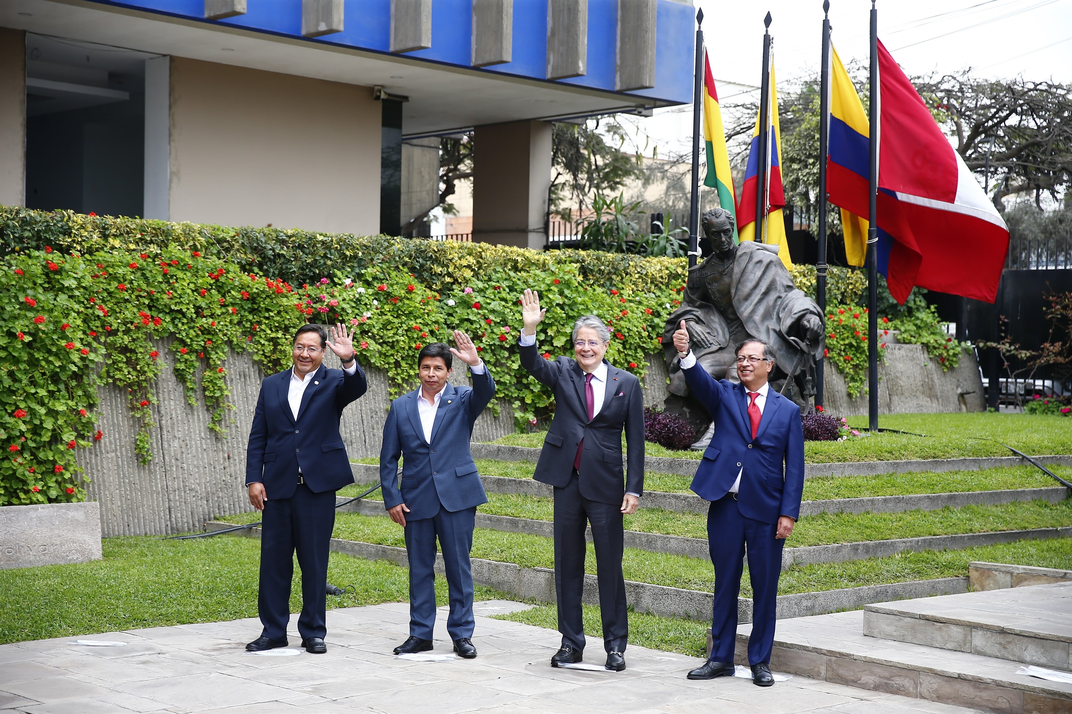 La reciente imposición de gravámenes por parte de Ecuador a productos colombianos reabre la discusión sobre el impacto que tendría abandonar la Comunidad Andina en la economía, el comercio y la integración regional de Colombia - crédito Zuma Press