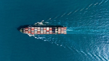 El flete internacional cayó 19,5% en abril y abarató el costo logístico de las importaciones