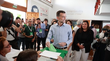 Última hora de las elecciones en Andalucía 2026: votan los principales candidatos y Maíllo aboga por la “seguridad, certidumbre y tranquilidad”