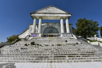 Acrópolis centro comercial abandonado usado
