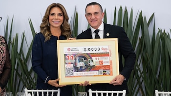 Metro CDMX celebra 57 años con billete de la Lotería Nacional y anuncia modernización de la Línea 3