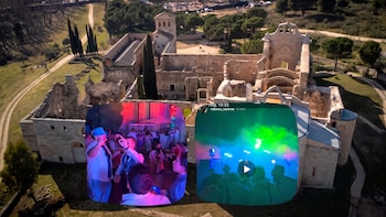 Primera boda en el monasterio más antiguo de Madrid, primera denuncia vecinal: comida dentro de la iglesia, suelos sin proteger y uso de humo artificial prohibido por la normativa