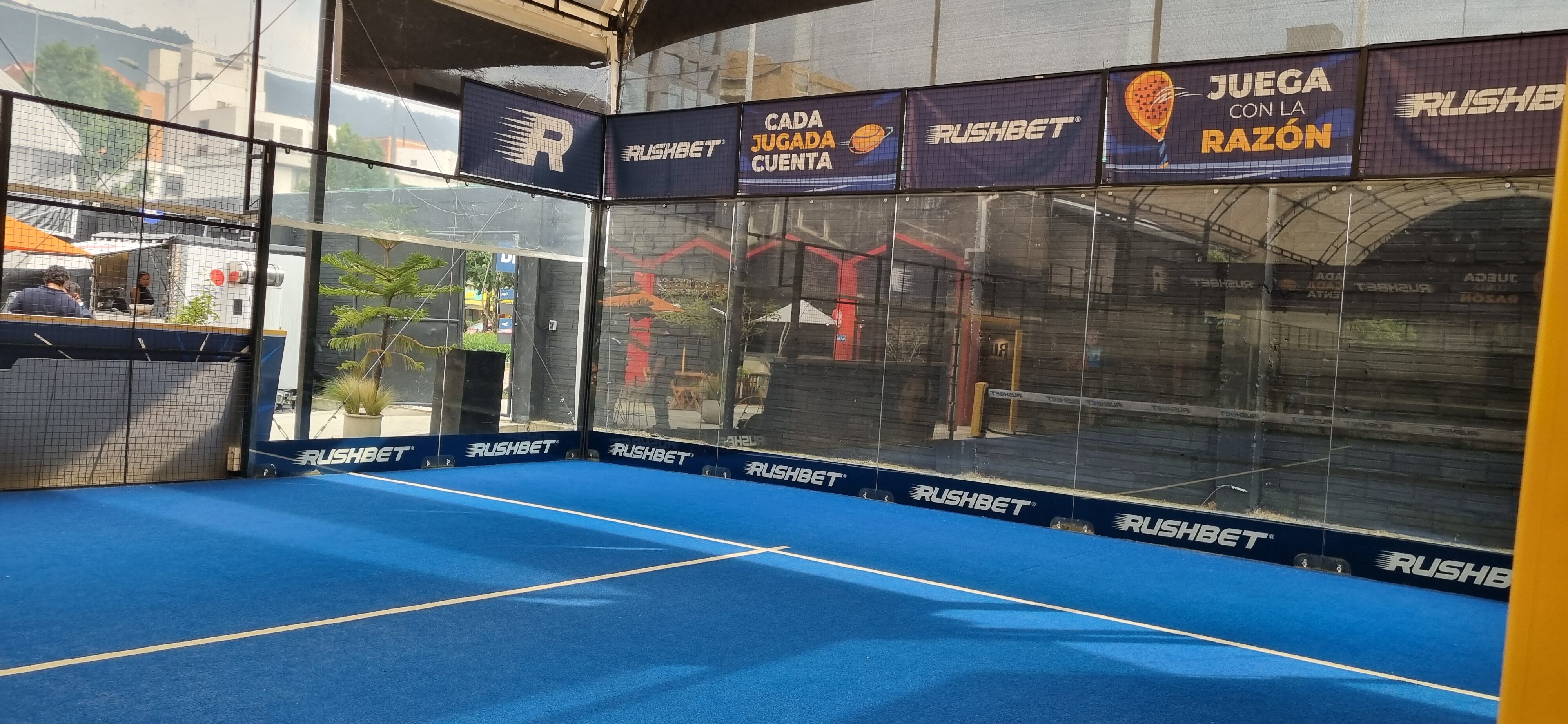 El pádel en Colombia es un deporte que creció a gran escala en las principales ciudades como Bogotá, Medellín y Cali - crédito Carlos Pulido y Leandro Bernal / Infobae Colombia