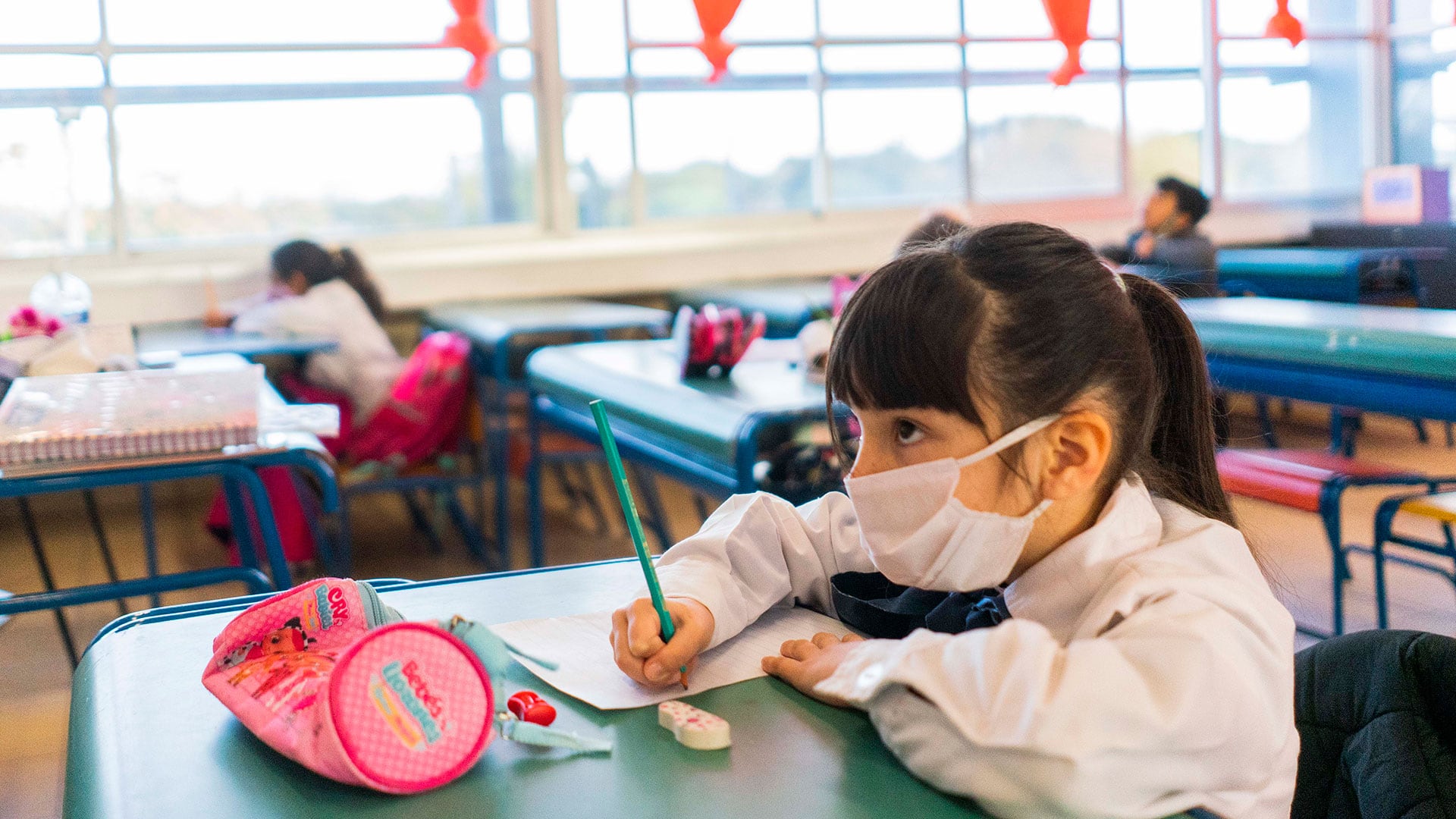 Un distrito escolar de Texas cerró sus escuelas por la rápida propagación del COVID-19 dos semanas después del inicio de clases (AP)