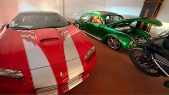 Um carro foi encontrado no prédio. Crédito: pessoal