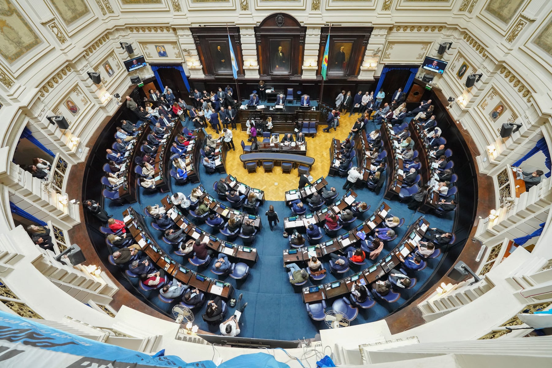 La provincia de Buenos Aires aprobó una ley que restringe el uso de celulares en las aulas de escuelas primarias y secundarias