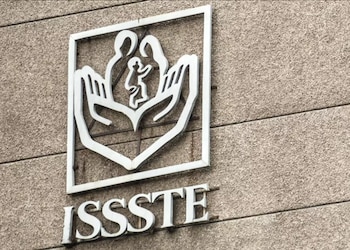 La reforma derogará varias normas de la Ley del ISSSTE.
Crédito: Jesús Almazán
