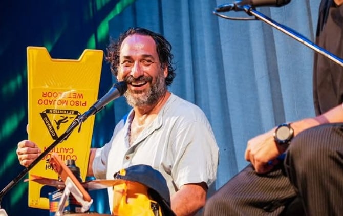 Yaco Eskenazi se despide temporalmente de “La Granja VIP” por agenda recargada. Captura: La Granaja VIP.