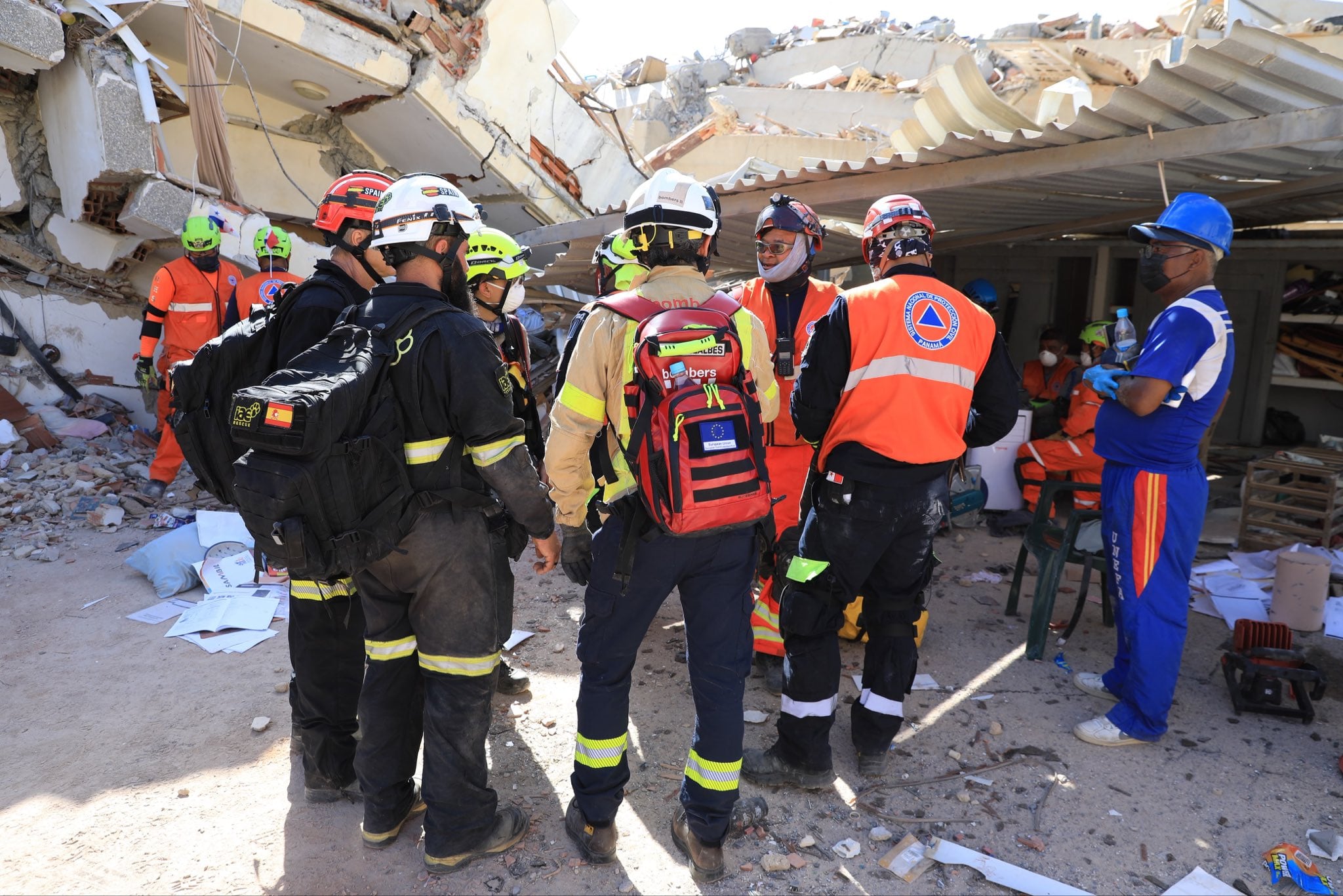 El equipo USAR del Cuerpo de Bomberos de Panamá trabaja en turnos de 12 horas en estructuras colapsadas, sin hallar personas con vida en sus zonas asignadas. (Cortesía: Astrid Salazar)