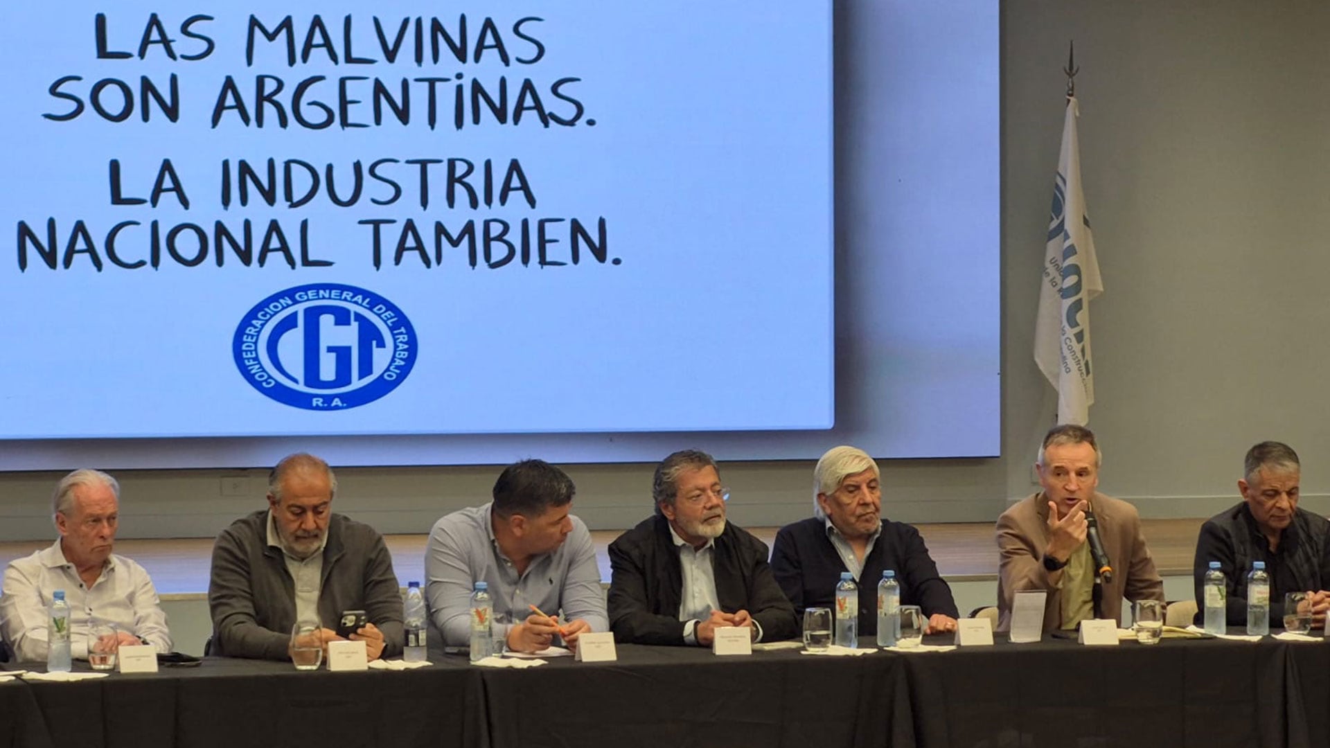 La mesa chica de la CGT delibera en la sede de la UOCRA