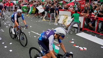 Ciclistas durante Vuelta a España (AP Foto/Miguel Oses)