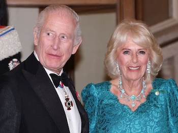 El rey Carlos y la reina Camila en un banquete de Estado en Roma (REUTERS/Phil Noble)
