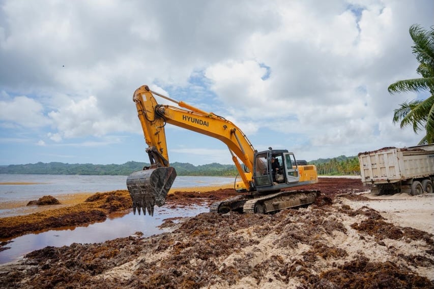El operativo en Playa Rincón reunió a la Armada de República Dominicana, al Ministerio de Obras Públicas y Comunicaciones y a las brigadas del CEIZTUR. (Cortesía: Ministerio de Turismo de República Dominica)