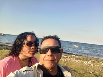 La periodista Yunia Figueredo denunció que la Seguridad del Estado de Cuba amenazó con impedir la operación médica de su hija. (Cortesía: Redes sociales)