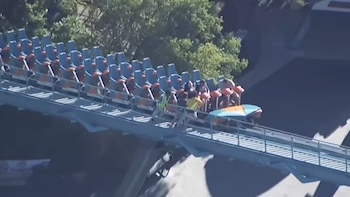 La muerte de un pasajero de una montaña rusa genera debates sobre la seguridad en grandes atracciones
