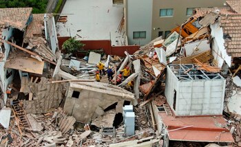 El derrumbe del hotel Dubrovnik (Reuters/Pablo Funes)