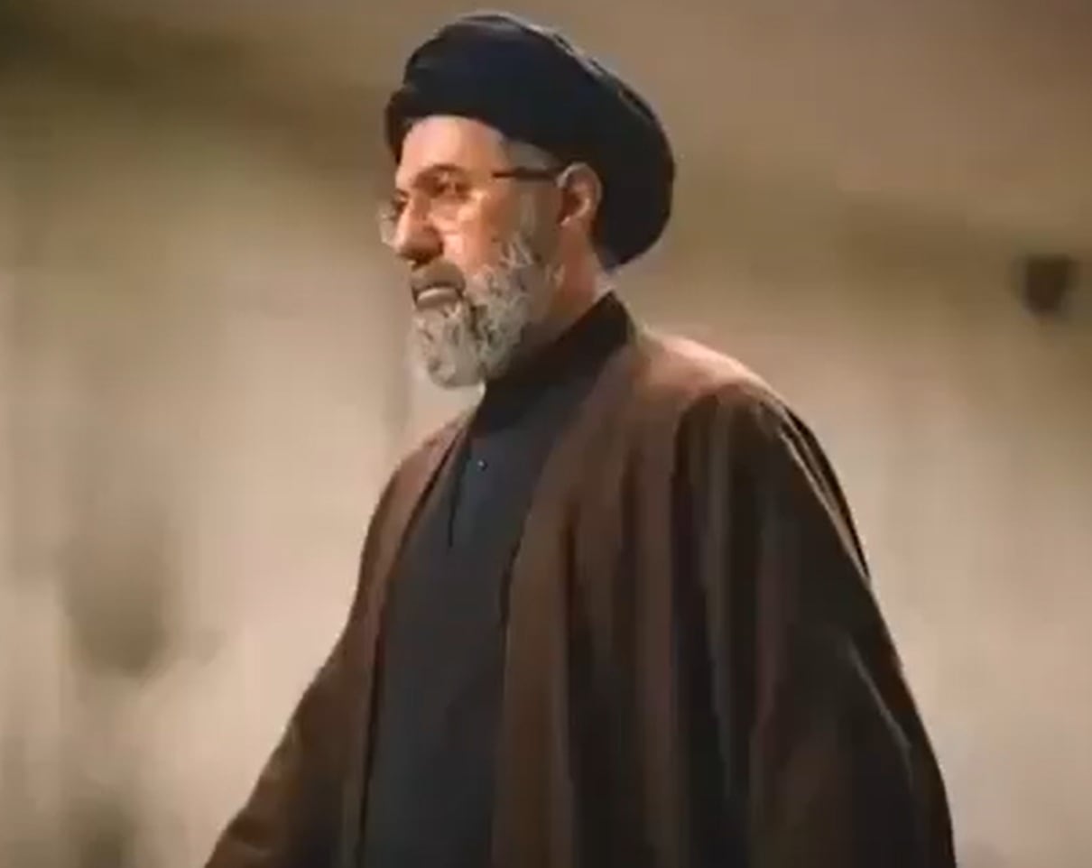 Un video de Mojtaba Khamenei creado con IA. El régimen ha recurrido a videos generados con IA para simular su presencia ante su total ausencia pública desde inicios de marzo.